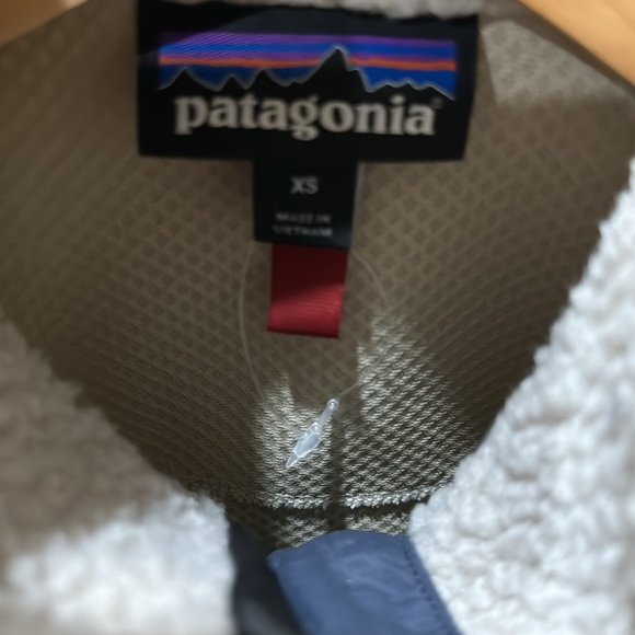 Patagonia Women's Classic Retro-X® Fleece Vest.  Size xs - Picture 4 of 5